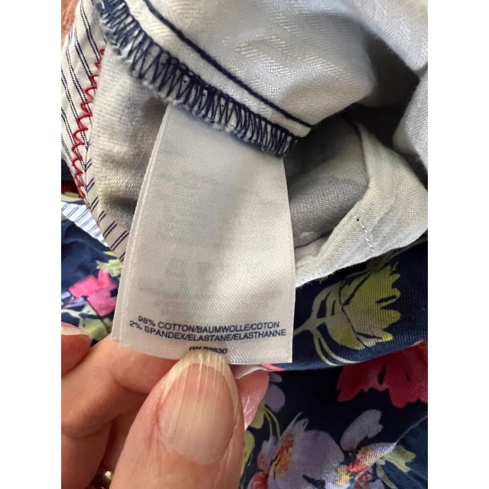 Lands’ End floral shorts, mid rise size 4 - Picture 5 of 5